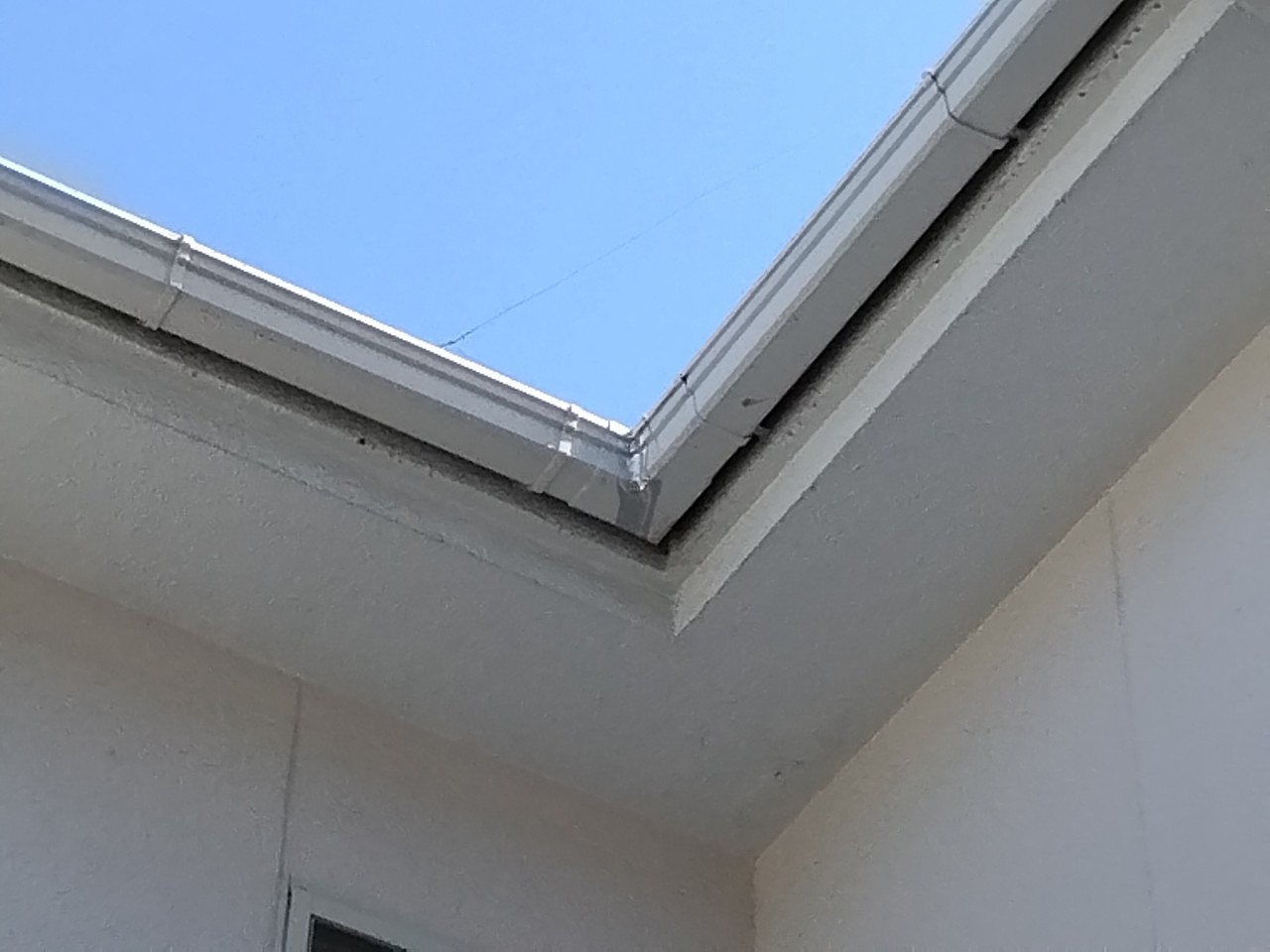 明石市　雹被害で角樋入隅が破損